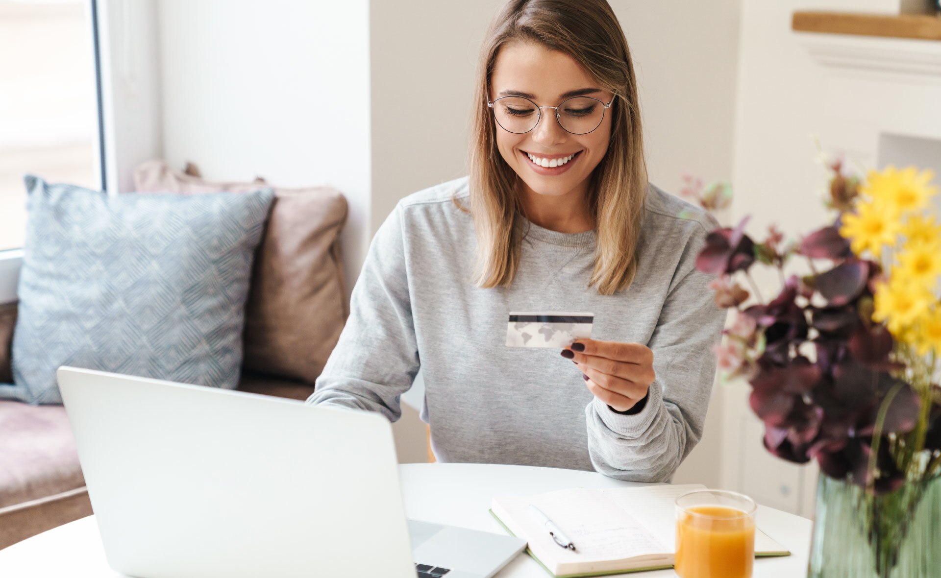 Las ‘fintech’ han popularizado la financiación a plazos ‘Compra ahora, paga después’ y los bancos adaptan sus procesos de pago para ofrecer opciones similares, dotadas de mayor control y seguridad. En los dos últimos años, se ha duplicado el uso del pago aplazado en tarjetas de BBVA. El banco impulsa, además, desarrollos propios y colaboraciones con terceros a través del ‘open banking’. ‘Compra ahora, paga después’: las ‘fintech’ y los bancos impulsan los pagos aplazados