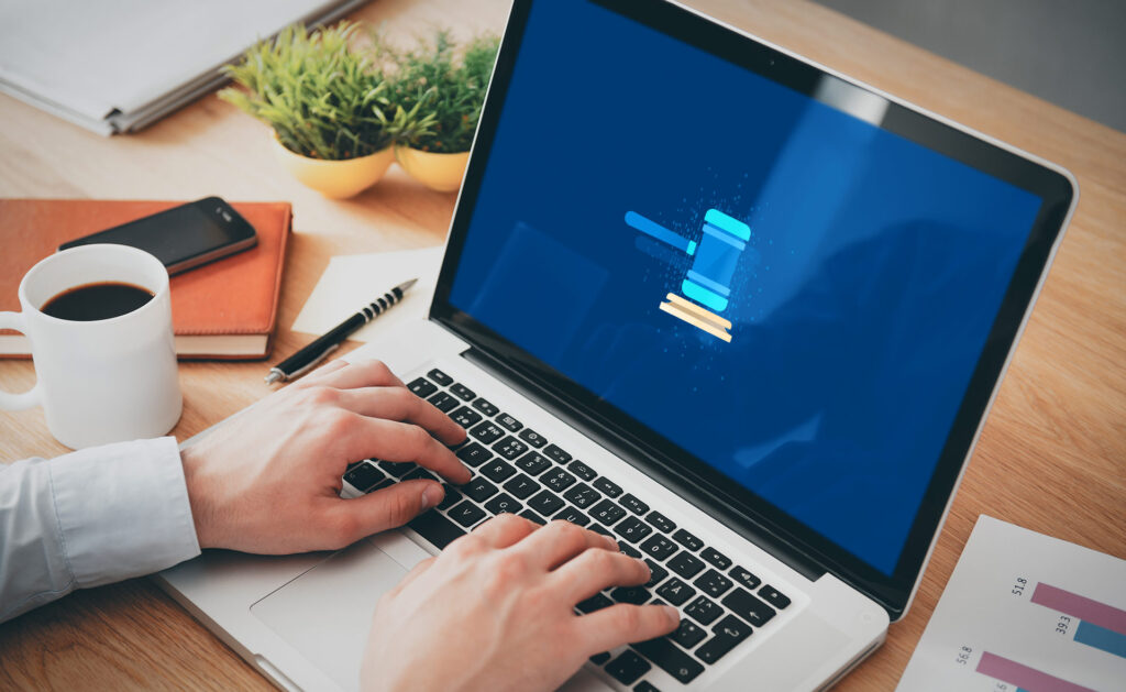 Mientras que algunas plataformas sirven para gestionar expedientes o firmar documentos online, otras permiten automatizar contratos e incluso divorcios. La irrupción de las herramientas ‘legaltech’ promete ayudar a las empresas a lograr una mayor eficiencia y rentabilidad. Los beneficios de aplicar ‘legaltech’ a una empresa