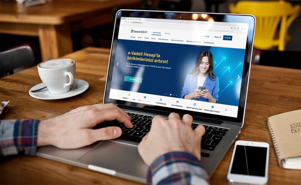 Garanti BBVA ha lanzado un nuevo diseño de su web transaccional, con mejoras importantes en la experiencia de usuario y una interfaz más sencilla y fácil de utilizar. La web de la filial turca de BBVA es uno de los canales más utilizados por sus clientes. Garanti BBVA renueva su web y optimiza la experiencia de usuario