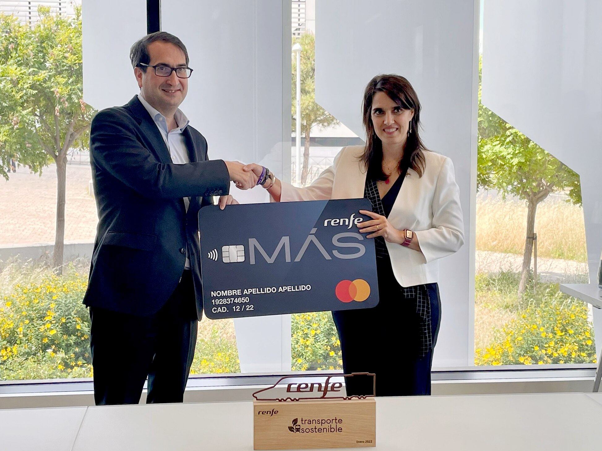 Renfe y BBVA lanzan una nueva tarjeta de crédito Renfe y BBVA lanzan una nueva tarjeta de crédito