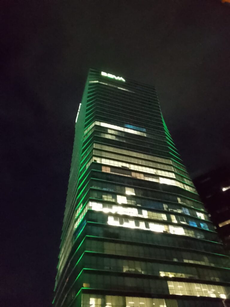La Torre de BBVA en Buenos Aires se iluminó ayer domingo 5 de junio en conmemoración al Día Mundial del Medio Ambiente. BBVA en Argentina comprometido con el cuidado del medioambiente