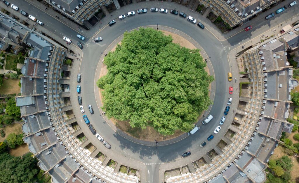 Una realidad sostenible requiere profundizar en un modelo productivo donde reciclar y reutilizar ahorra energía y alarga en el tiempo el valor de los recursos naturales. Empresas de todo tamaño avanzan hacia una economía circular, un desafío donde las pequeñas acciones provocan grandes cambios. Las empresas miran hacia una economía circular sin fecha de caducidad