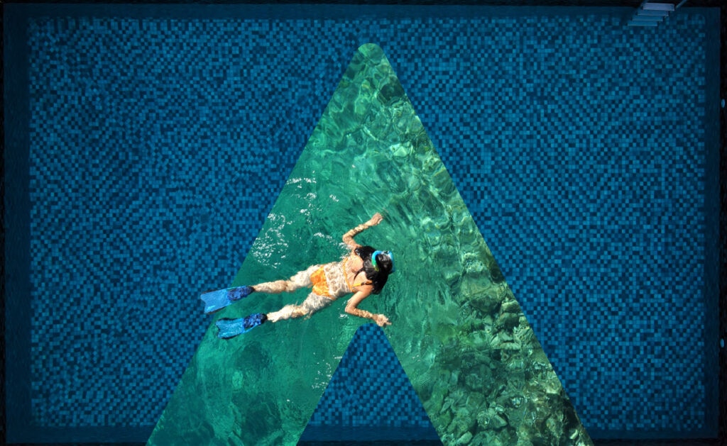 Uno de los grandes sectores que sustentan la economía mundial es el turismo. Su reto se basa en la incorporación de la sostenibilidad como oportunidad para diseñar un modelo donde se tenga en cuenta la necesidad de equilibrio de los destinos turísticos -para mitigar la crisis climática-, a la vez que se ofrecen opciones comprometidas con el medioambiente y la sociedad. Monográfico Turismo Sostenible