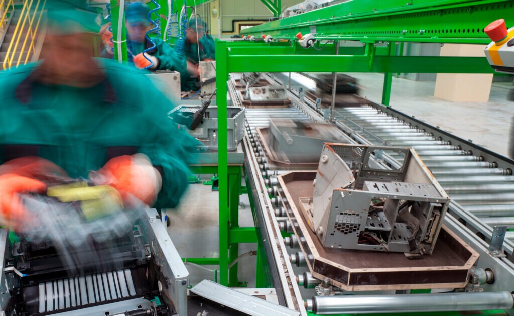 ¿Cada cuánto tiempo cambias de móvil? ¿Sabes que el 90% de los materiales contenidos en los móviles son reutilizables? ¿Y que la falta de un correcto reciclado de la basura tecnológica es un enorme desafío para el medioambiente? Recicla tus aparatos electrónicos y ayuda a reducir la basura tecnológica