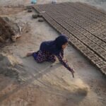 En los países menos desarrollados el 90 % de los empleos son informales. Allí más de 160 millones de menores de edad se levantan cada día para ir a trabajar. Transformar el mercado laboral y mejorar la vida de las más vulnerables depende de una digitalización accesible e inclusiva y de fortalecer el emprendimiento y la cooperación. Tecnología y libertad: claves para crear empleo en los países menos desarrollados