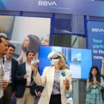 La ministra Nadia Calviño visita el Espacio virtual BBVA instalado en el South Summit