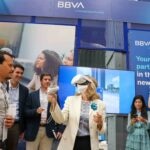 La ministra Nadia Calviño visita el Espacio virtual BBVA instalado en el South Summit