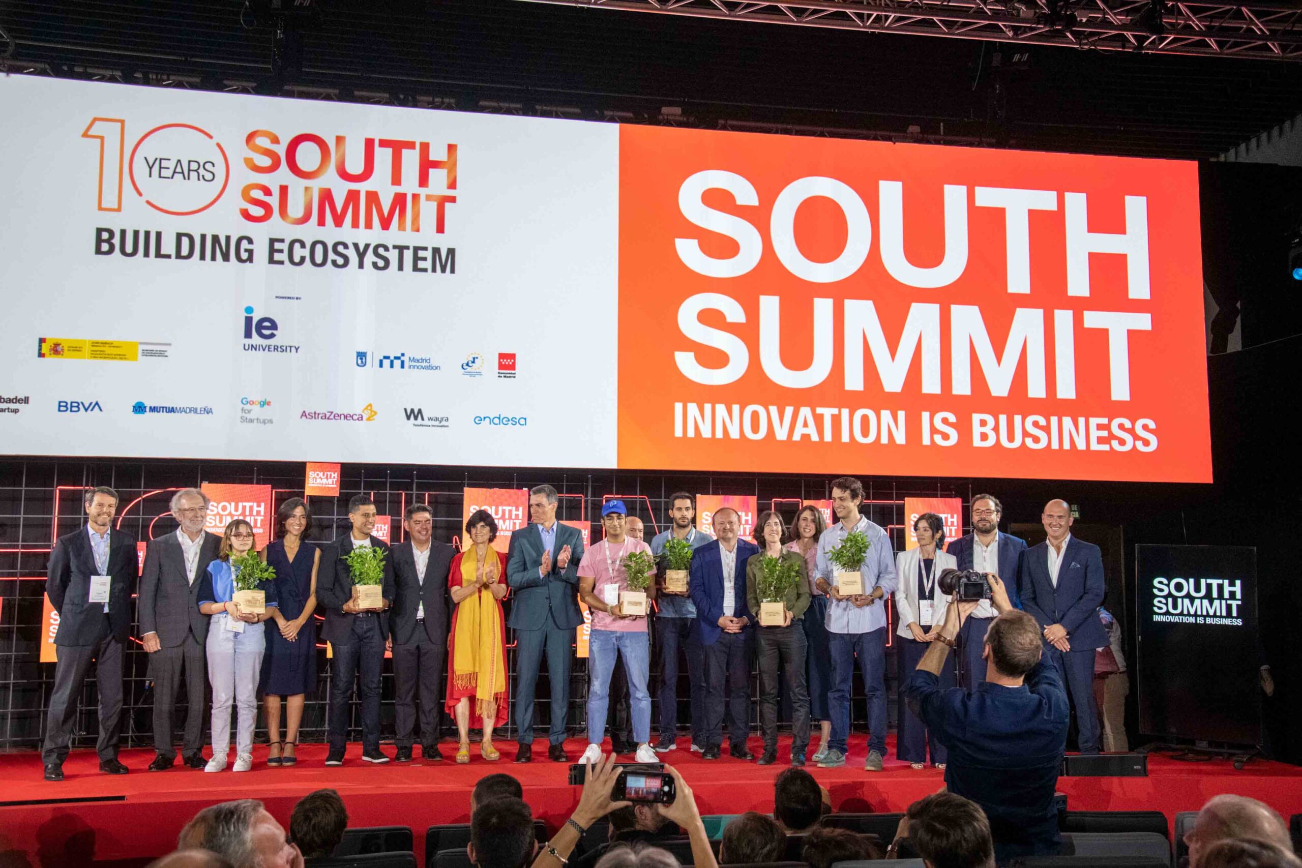 Pedro Sánchez preside el acto de entrega de los premiados en el South Summit 2022
