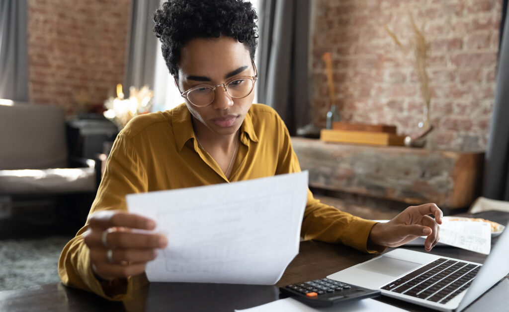 Todos los países del mundo exigen a sus ciudadanos el pago de impuestos. Sin ellos sería imposible que funcionaran los servicios públicos. Por eso, su pago es obligatorio y hay que tenerlo en cuenta para planificar la salud financiera familiar y empresarial. Estos son los tipos que hay y los países donde más y menos se tributa. ¿Qué son los impuestos o tributos y qué tipos existen?