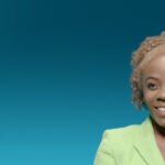 Adriana Boho, vive lo que denomina “el despertar negro”. Orgullosa de su piel y de su pelo, esta influencer española de origen afrodescendiente utiliza el poder de las redes sociales para compartir sus ambiciones: la moda y la lucha antirracista. Adriana Boho: “La clave contra el racismo es la empatía”