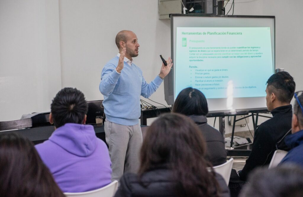 BBVA y la Municipalidad de Salta capacitan a emprendedores en educación financiera BBVA y la Municipalidad de Salta capacitan a emprendedores en educación financiera