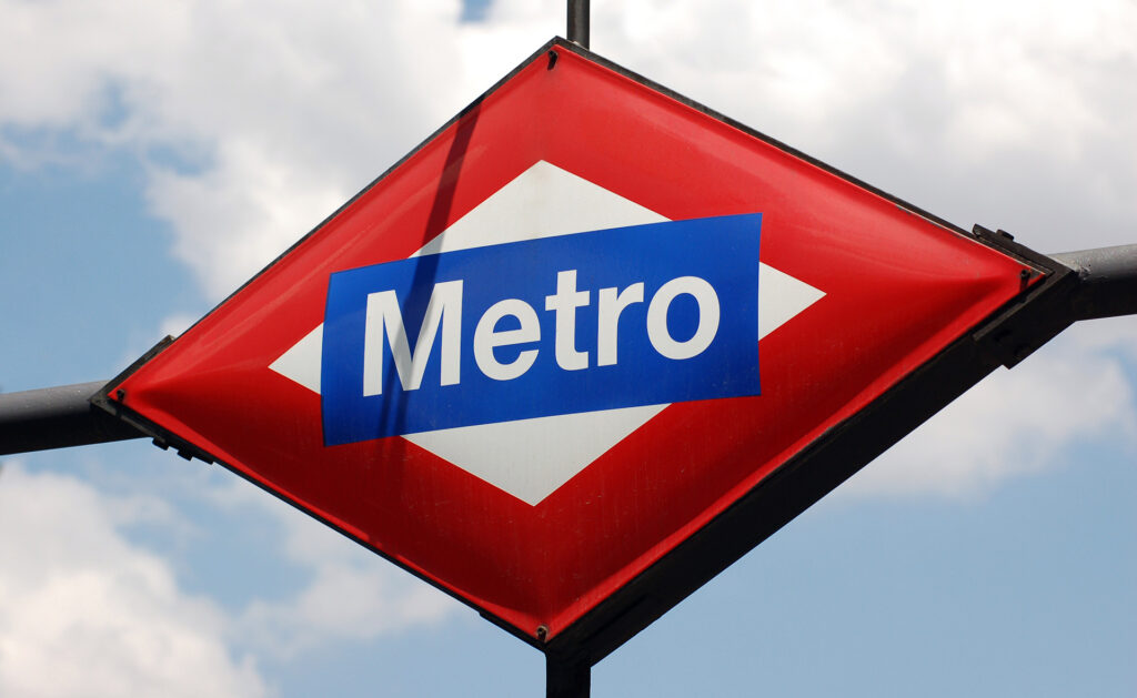 BBVA y la empresa Metro Madrid, dedicada a los trenes de pasajeros en Madrid, han firmado un “leasing” sostenible verde por 66,9 millones de euros. Con esta operación, Metro Madrid podrá hacer frente a la adquisición de 31 trenes eléctricos de la serie 7000. Metro Madrid se estrena en la financiación sostenible de la mano de BBVA