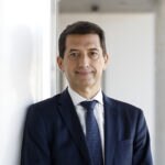 Rafael Doménech, responsable de análisis económico de BBVA Research. Él nos cuenta las razones que han llevado al servicio de estudios de BBVA a mantener las previsiones de crecimiento del PIB para 2022 y a rebajar las de 2023 hasta el 1’8%.
Situación España: un pacto de rentas, la solución para minimizar el impacto de una inflación importada