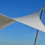 En este capítulo de Futuro sostenible vamos a hablar sobre los toldos y cómo pueden ayudarte a reducir tanto la temperatura de tu casa como tu factura energética. Los toldos solares, un aliado para combatir el calor sin dañar el medioambiente