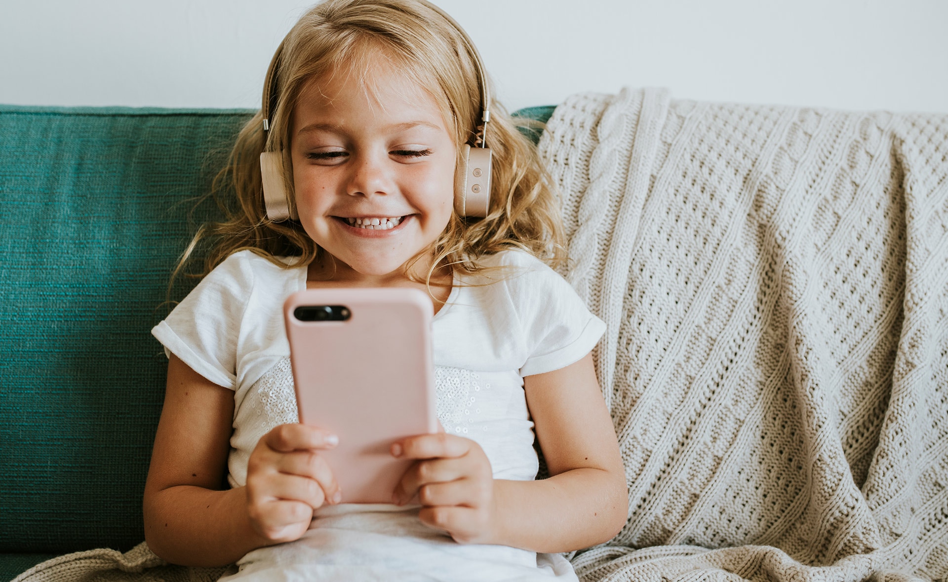 Educación Conectada. Cómo gestionar correctamente el control parental para restringir el acceso a internet de niñas y niños