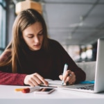 BBVA Learning Experience cuenta con cerca de 40 horas de formación online e incluye ‘webinars’ dirigidos a mejorar el acceso a la primera experiencia laboral. BBVA lanza una plataforma gratuita de ‘e-learning’ para los jóvenes en España