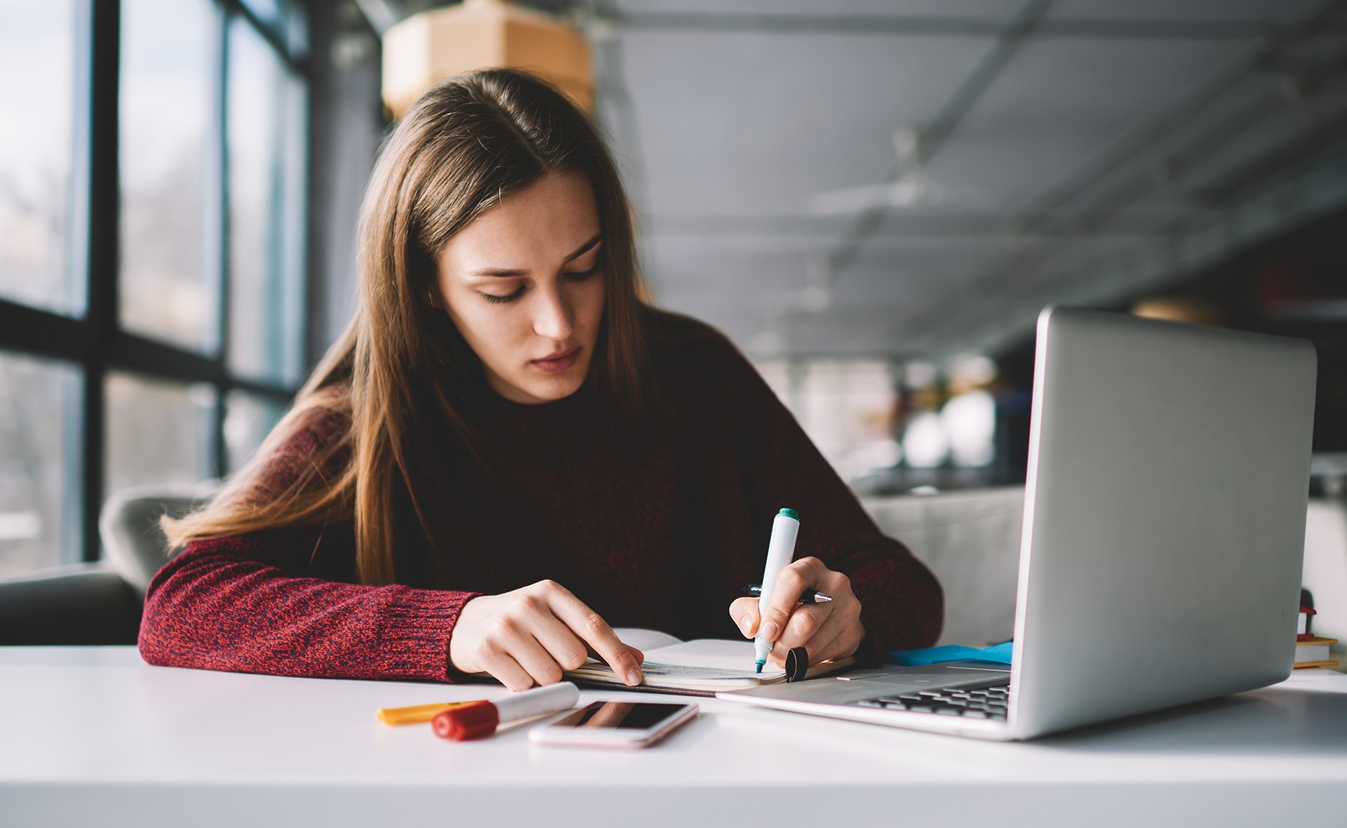BBVA Learning Experience cuenta con cerca de 40 horas de formación online e incluye ‘webinars’ dirigidos a mejorar el acceso a la primera experiencia laboral. BBVA lanza una plataforma gratuita de ‘e-learning’ para los jóvenes en España