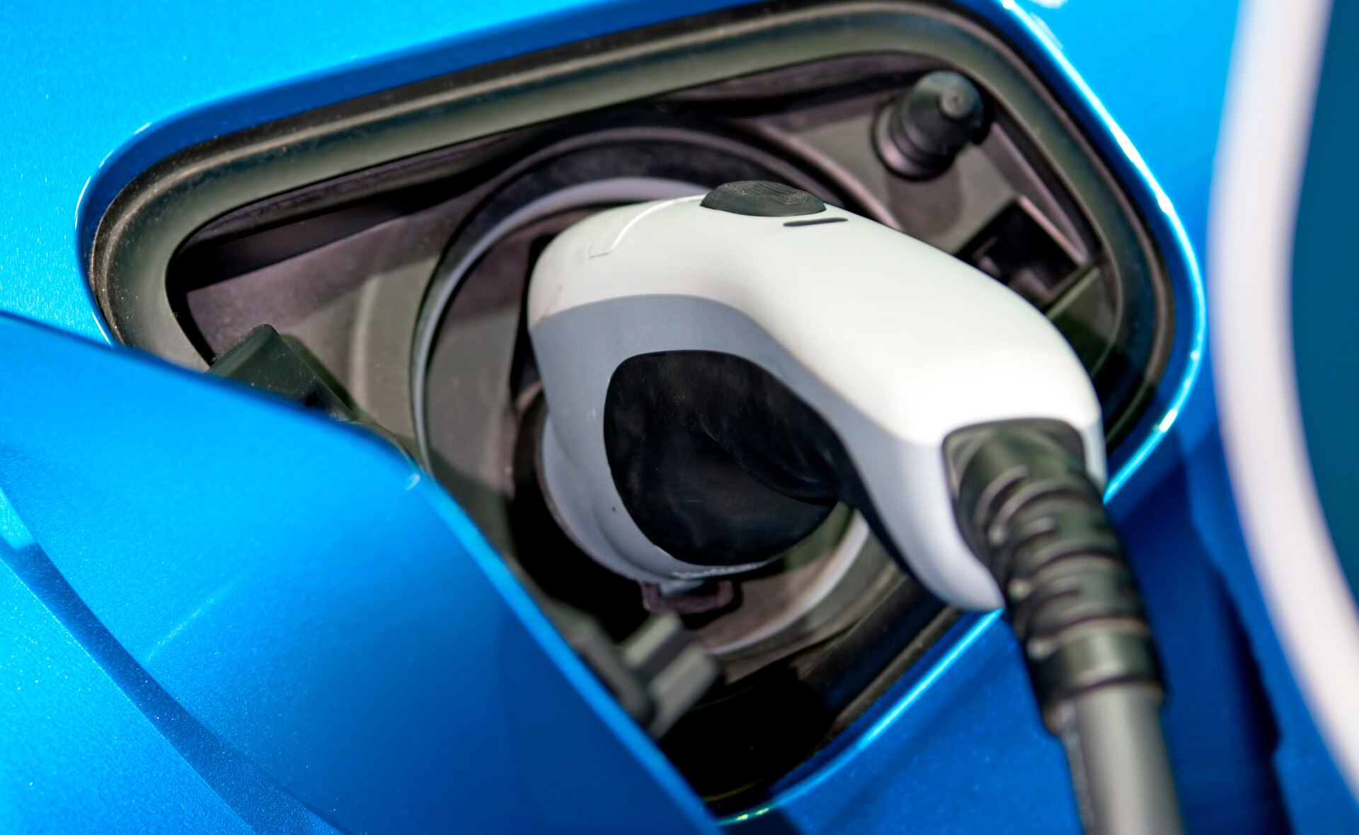 En el monográfico de BBVA sobre la movilidad sostenible, que puedes descargar de manera gratuita, puedes descubrir las claves en torno a la electrificación.
La electrificación verde, una solución para mitigar el impacto del CO2