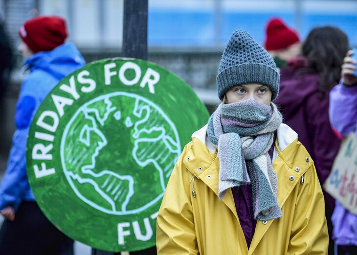 En el monográfico de BBVA ‘De la teoría a la práctica: guía para la acción climática’ tienes algunas recomendaciones para formar parte del cambio hacia un planeta más sostenible.
¿Cómo llenar la cesta de la compra con el menor impacto climático posible?
