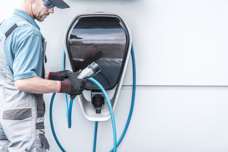 En el monográfico de BBVA sobre la movilidad sostenible, que puedes descargar de manera gratuita, puedes descubrir las claves en torno a la electrificación.
La electrificación verde, una solución para mitigar el impacto del CO2