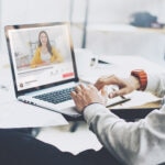 En el EduFin Summit 2022 de BBVA, Manuel Ángel Méndez, redactor jefe de Teknautas, dio varias pistas para aprender a distinguir entre los buenos y los malos ‘influencers’ financieros. Siete pistas para distinguir a un buen ‘finfluencer’ de un charlatán