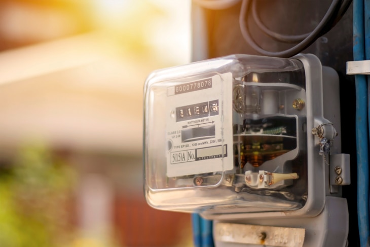 Entender los consumos, evitar pérdidas, revisar instalaciones, apagar luces o cambiar hábitos con el uso del agua pueden suponer un importante ahorro en las facturas de servicios esenciales como la electricidad, el gas o el agua. Hacer un uso consciente y eficiente ayuda a mejorar la salud financiera. Ocho consejos para ahorrar en la factura de la luz, la calefacción y el agua