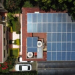 ¿Cuántos paneles solares y baterías son necesarios para generar energía en una casa?-HUB