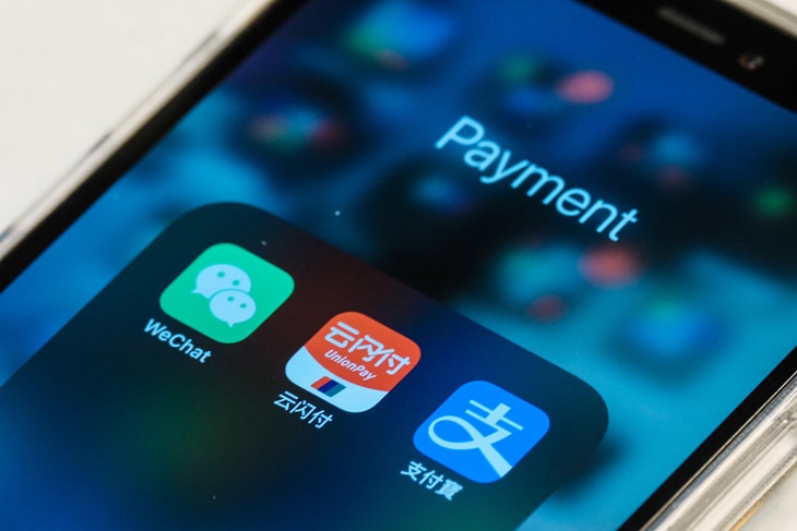 Reunir en una sola aplicación todo lo que el consumidor necesita, como chatear, concertar una cita médica o pedir comida a domicilio, es el ambicioso objetivo que persiguen las ‘superapps’. Se espera que, para 2027, más del 50% de la población mundial sean usuarios activos diarios de este nuevo tipo de aplicaciones que están en auge en Asia y América Latina. Así cambiarán las ‘superapps’ el uso del móvil