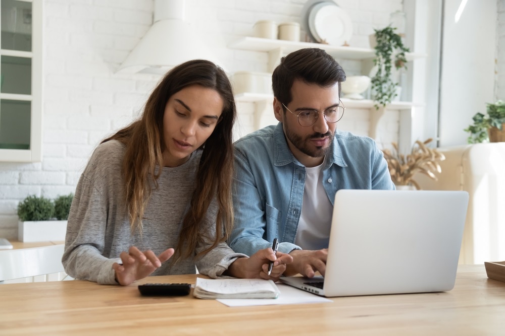 Estrategias que las parejas utilizan para administrar sus gastos y que ayudan a mantener una buena armonía familiar. Finanzas en pareja: organización antes y después de la boda