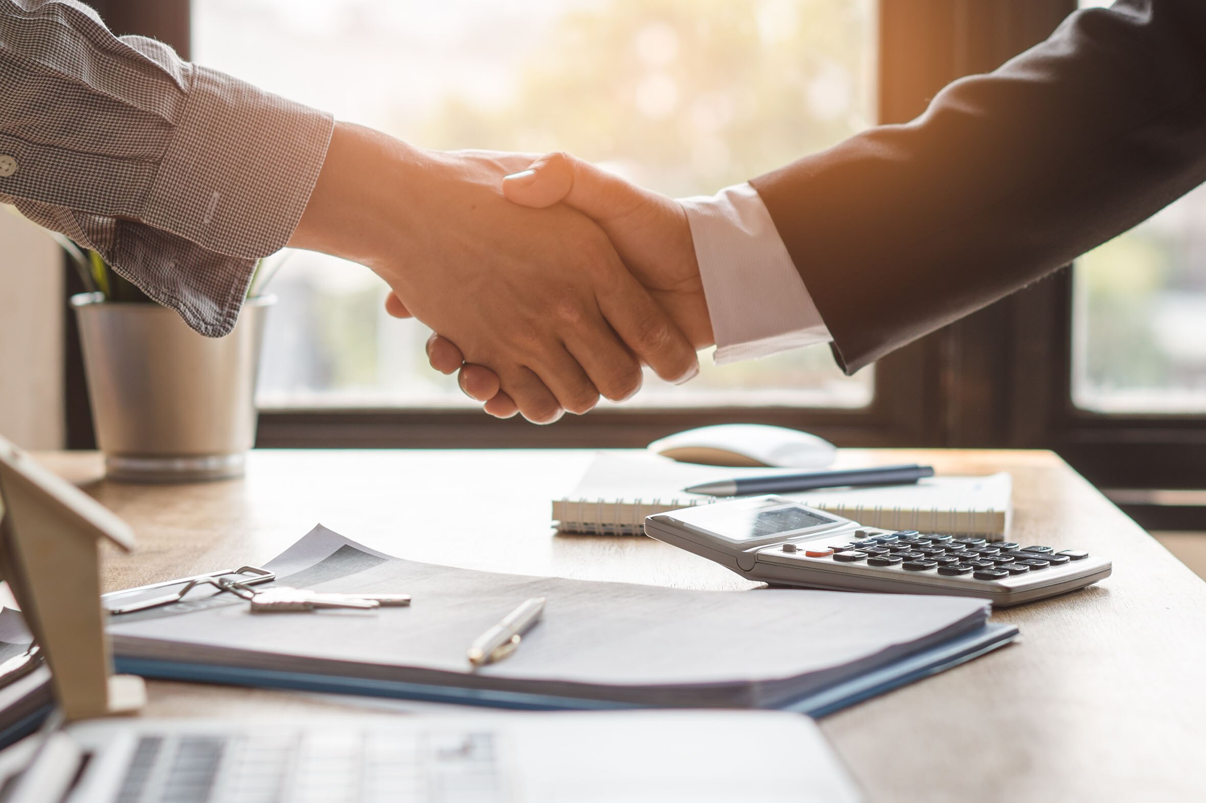 Es la alternativa intermedia entre el arrendamiento tradicional y la adquisición. Estos son los factores que hay que tener en cuenta para averiguar si realmente es lo que más interesa. Alquiler con opción a compra: ¿cuándo resulta más conveniente que acceder directamente a una vivienda en propiedad?