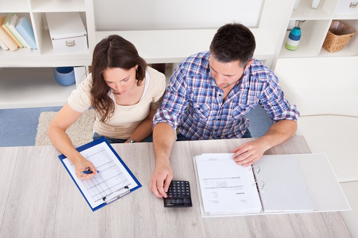 Fue lanzada hace apenas cuatro años y supone una alternativa en lo que a planes de ahorro personal y sistemático se refiere. En esencia, consiste en un plan de vida financiera sencillo y adaptable a todo tipo de circunstancias que indica, año tras año, a qué ritmo deben incrementarse los ahorros si se desea aspirar a una jubilación sin sobresaltos. Ahorrar es cuestión de método: así funciona la ‘fórmula Greene’