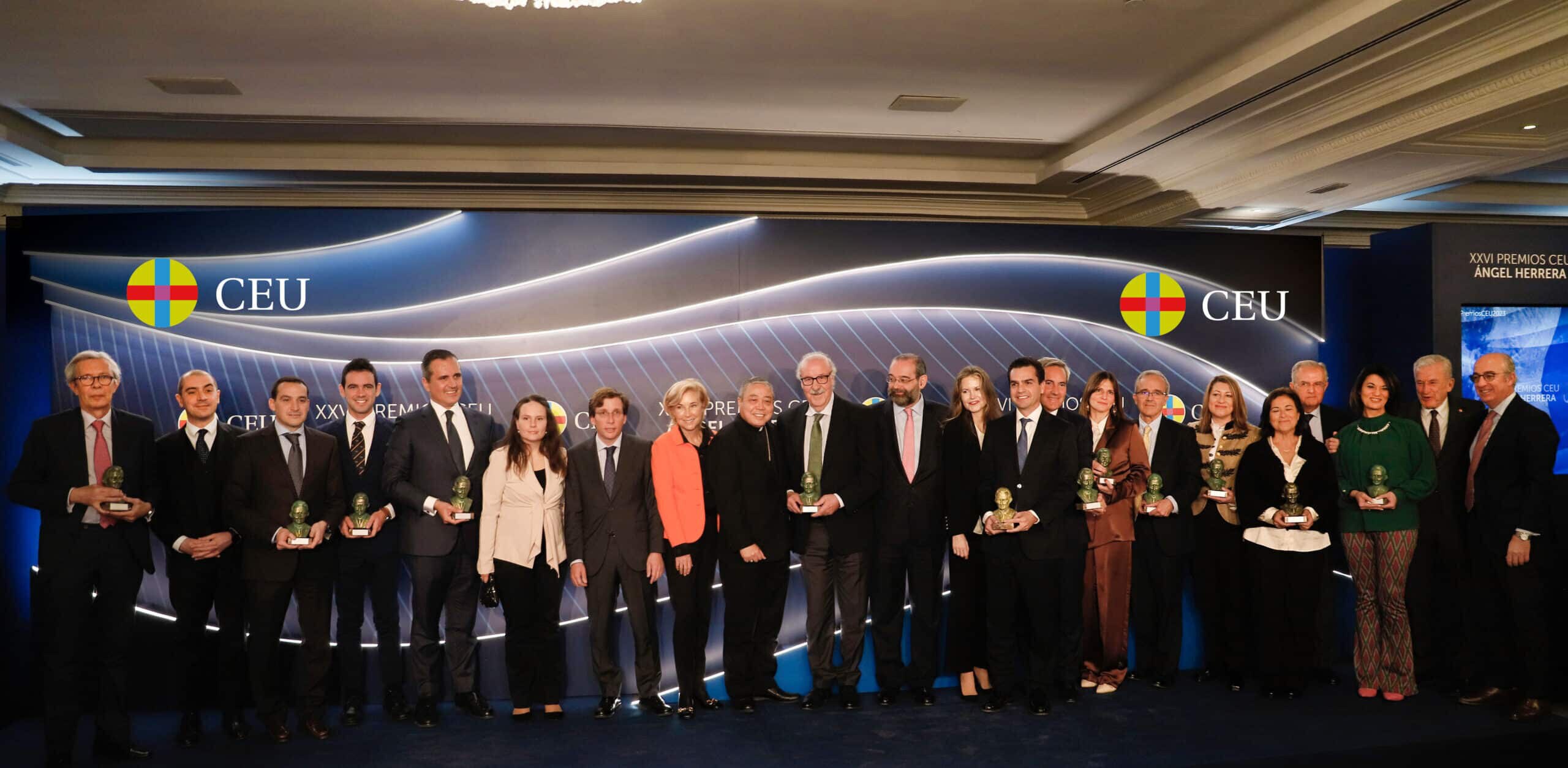 BBVA recoge el Premio CEU Ángel Herrera por su apoyo a la educación
BBVA recoge el Premio CEU Ángel Herrera por su apoyo a la educación
