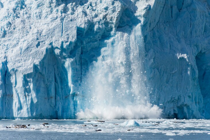 BBVA profundiza en los desplazamientos de las personas a través de un monográfico gratuito basado en estudios y testimonios de expertos en esta temática.
Migraciones climáticas: La protección de la infancia en la emergencia climática