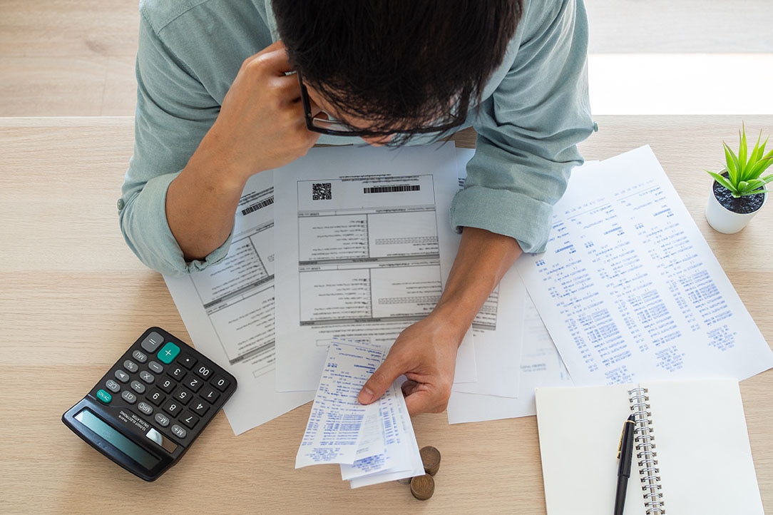 Los informes de morosidad y solvencia financiera son uno de los principales factores que bancos y proveedores tienen en cuenta a la hora de conceder un crédito o prestar un servicio. Ante la duda, es importante conocer cuál es el marco legal que regula los listados de morosos y qué hay que hacer para comprobar si se figura o no en alguno de ellos. ¿Cómo saber si estoy incluido en un listado de morosos?