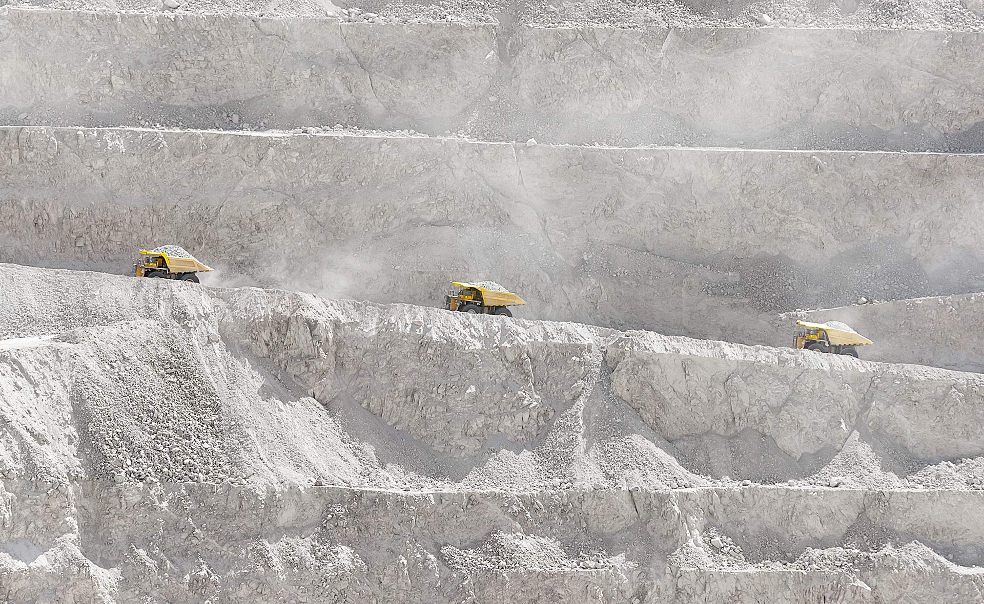El cambio de modelo energético hará que la minería no vuelva a ser como la conocíamos. La fuerte demanda de minerales necesarios para el desarrollo de energías alternativas y para el uso de móviles y ordenadores está llevando a un sector en decadencia a una reactivación, pero esta vez verde y sostenible. El futuro de la minería y su impacto en la economía