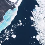 El cambio climático no es algo lineal. Existen puntos de inflexión que si se superan, pueden provocar cambios incontrolables. El derretimiento de Groenlandia y del permafrost, el deshielo del casquete de la Antártida, la degradación de la Amazonía y la muerte masiva de corales son algunos de estos umbrales críticos. Puntos de inflexión para el colapso ambiental: ¿Estamos cerca de superarlos?