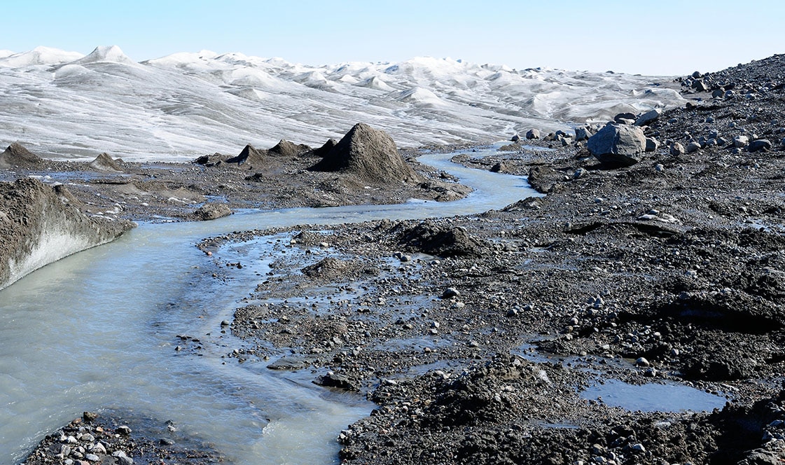 El cambio climático no es algo lineal. Existen puntos de inflexión que si se superan, pueden provocar cambios incontrolables. El derretimiento de Groenlandia y del permafrost, el deshielo del casquete de la Antártida, la degradación de la Amazonía y la muerte masiva de corales son algunos de estos umbrales críticos. Puntos de inflexión para el colapso ambiental: ¿Estamos cerca de superarlos?