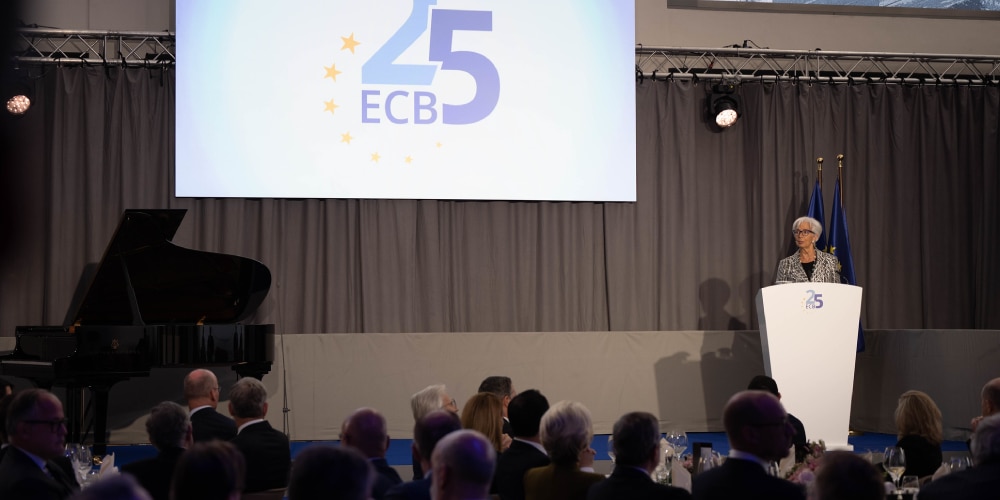 Las 25 fechas más relevantes del BCE en sus 25 años de vida