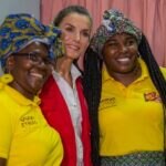 Doña Letizia, con las emprendedoras colombianas de Bancamía, Jessica Jessica Milagros Flores y Meregilda Zúñiga. Doña Letizia, con las emprendedoras colombianas de Bancamía, Jessica Jessica Milagros Flores y Meregilda Zúñiga.