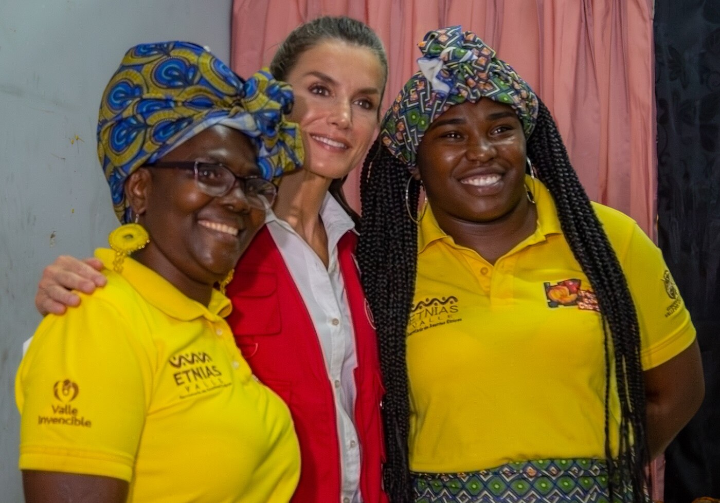 Doña Letizia, con las emprendedoras colombianas de Bancamía, Jessica Jessica Milagros Flores y Meregilda Zúñiga. Doña Letizia, con las emprendedoras colombianas de Bancamía, Jessica Jessica Milagros Flores y Meregilda Zúñiga.