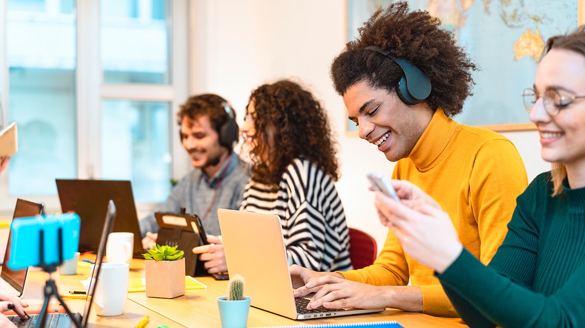 La generación Z en el trabajo: cómo son, qué buscan - BBVA NOTICIAS