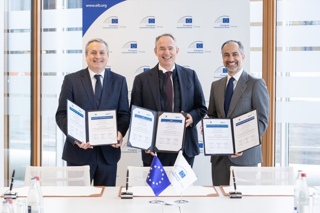 The European Investment Bank (EIB) and BBVA sign two agreements to boost green finance