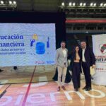 Pablo Teruel Nozeret, ejecutivo Premium Direct de Territorio Cuyo BBVA, Sacha Perkosky, ejecutiva de Personas y Pymes de sucursal 72 San Juan BBVA de BBVA y Mariano Nicosia, gerente de la sucursal 72 San Juan de BBVA.