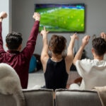 ¿Pasión o presupuesto? Cómo disfrutar el verano futbolero sin golear las finanzas