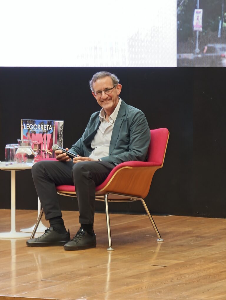 Arq Víctor Legorreta en la presentación de su nuevo libro en la Torre BBVA México