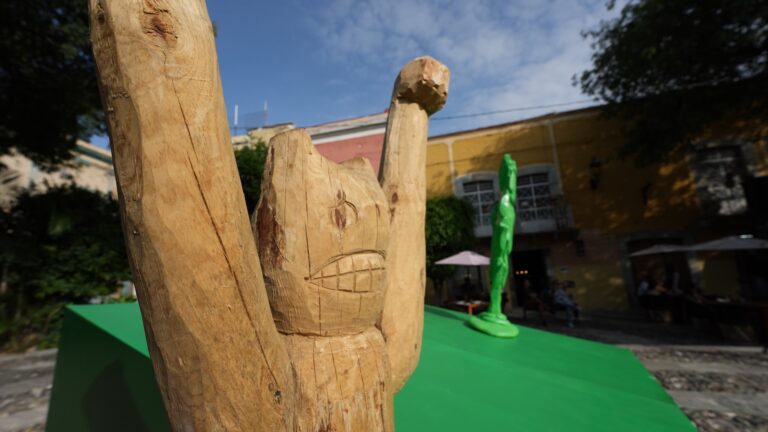 ‘Escenario Plegable: entre bípedos y cuadrúpedos’, de la artista guanajuatense Cosa Rapozo