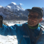 Photograph of Carlos Soria takes a selfie with the Annapurna- BBVA