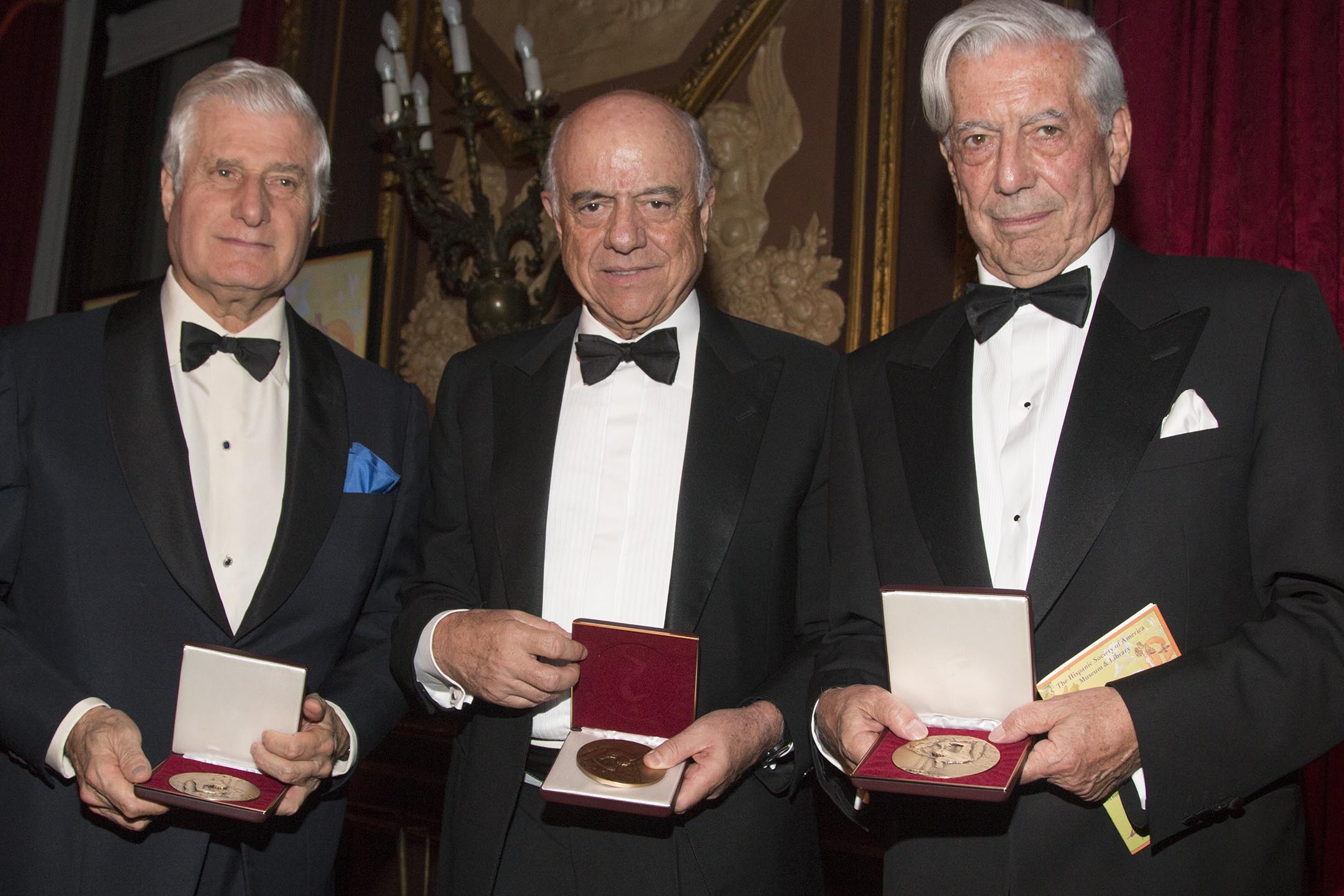 Francisco González receives the Sorolla Medal from the Hispanic Society of America Picture: Francisco González receives the Sorolla Medal from the Hispanic Society of America-BBVA