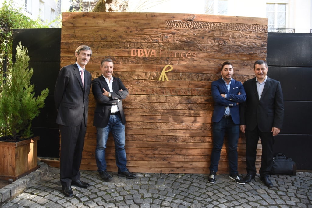 Picture of the Roca brothers with Martin Zarich- CEO BBVA Francés