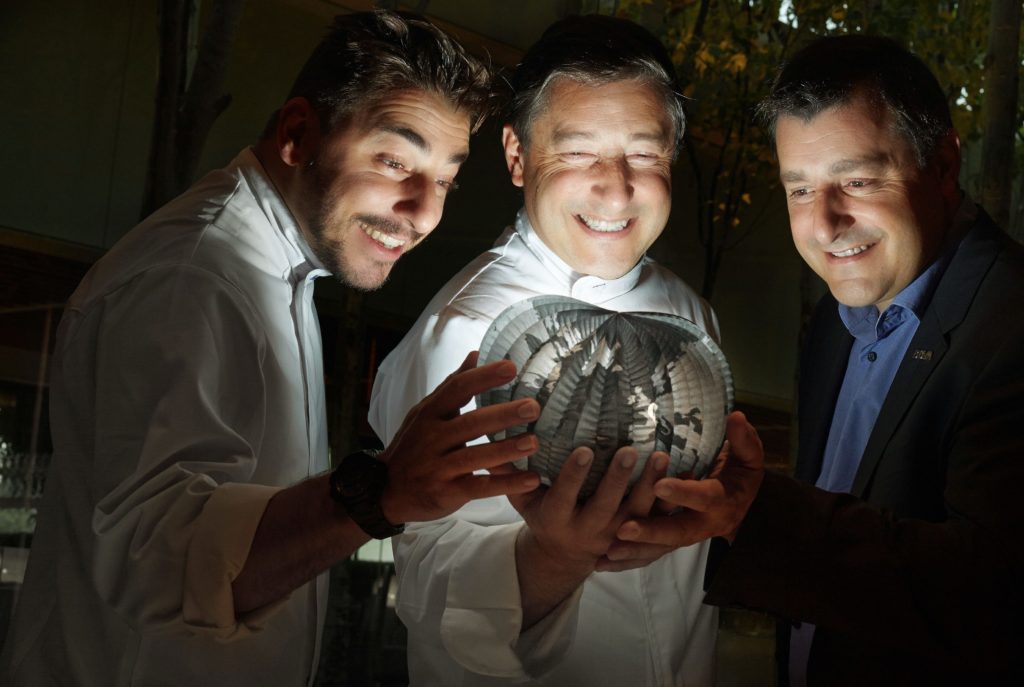 Pictureof the Roca brothers looking at a lit up globe- BBVA